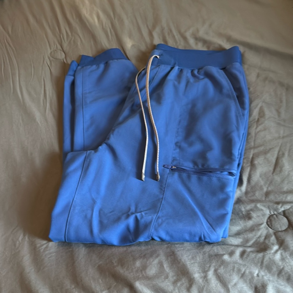 Fabletics royal blue XL/short joggers and Large top